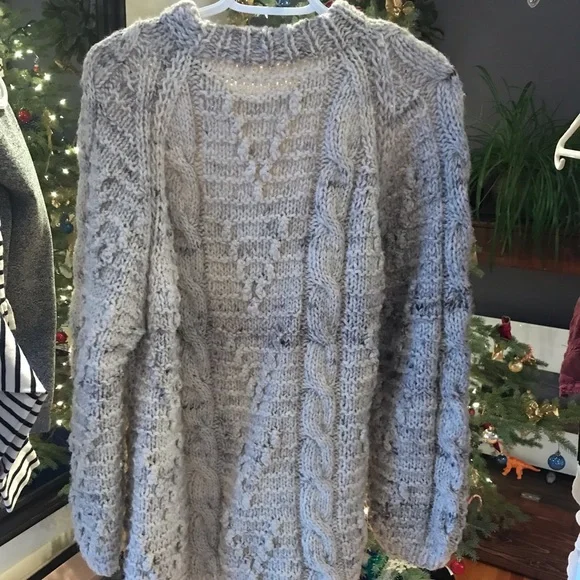 Hand knit wool sweater - Picture 3 of 6